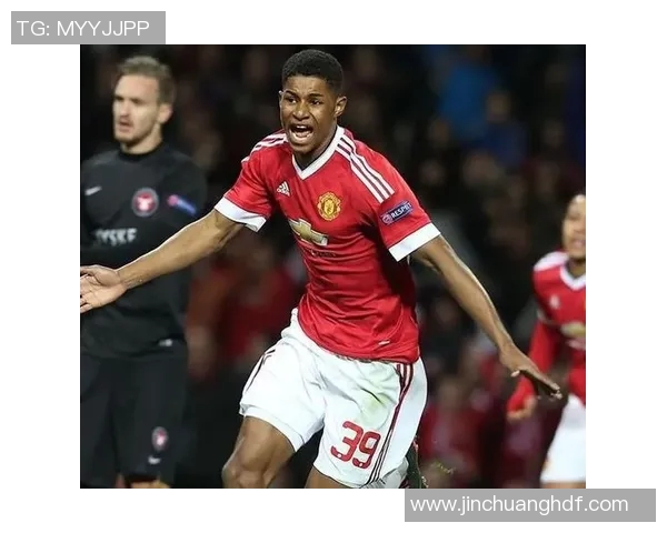 足球明星展现健美身材的精彩瞬间与魅力风采合集